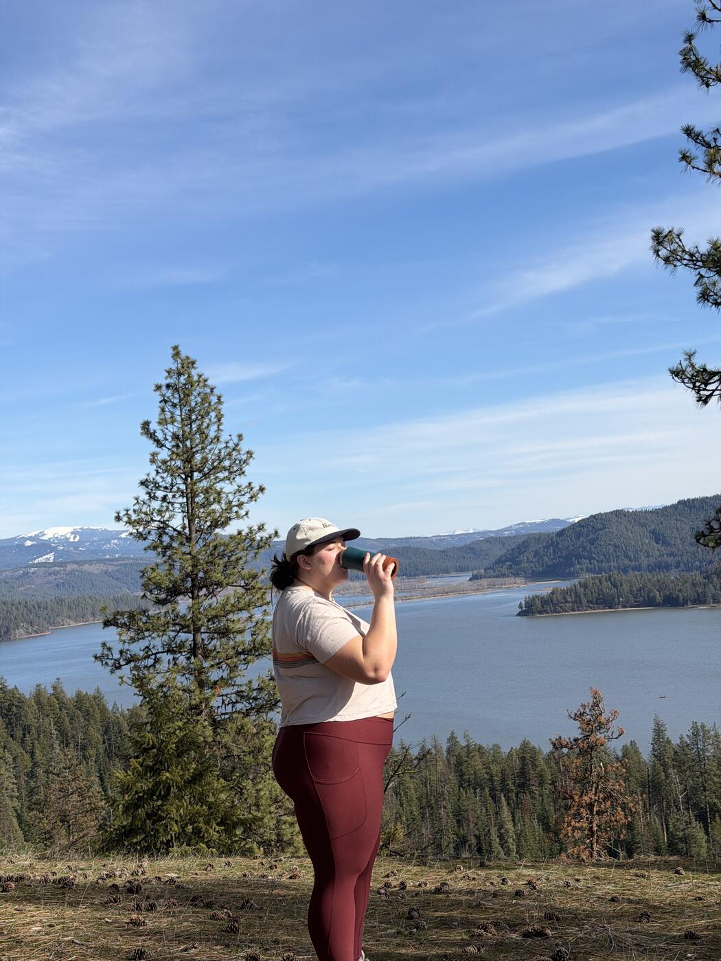 picnic-mountain-lake